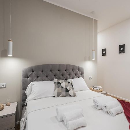The Best Rent - Modern Three-Bedroom Apartment A Few Steps From The Colosseum Kültér fotó