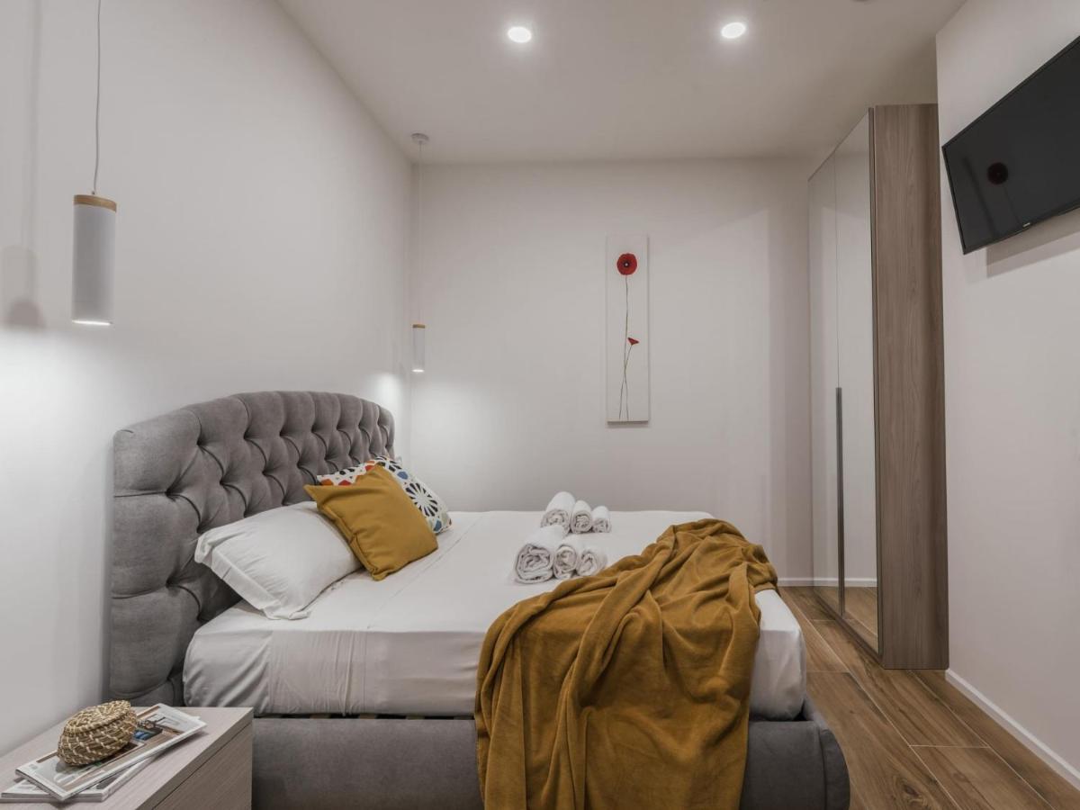 The Best Rent - Modern Three-Bedroom Apartment A Few Steps From The Colosseum Kültér fotó