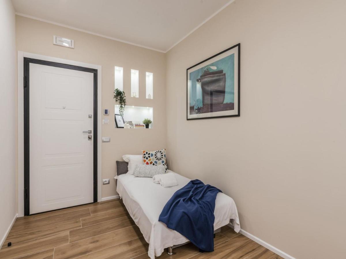 The Best Rent - Modern Three-Bedroom Apartment A Few Steps From The Colosseum Kültér fotó