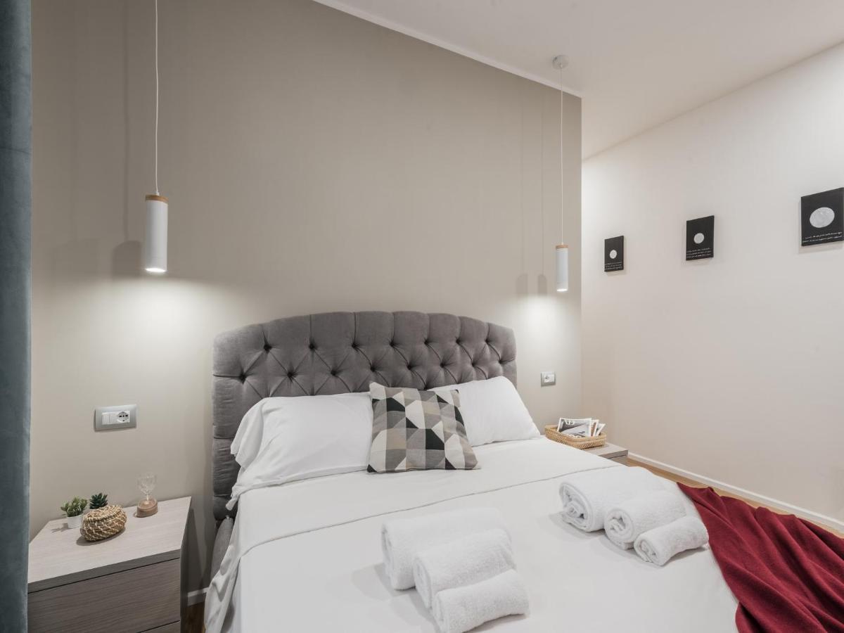 The Best Rent - Modern Three-Bedroom Apartment A Few Steps From The Colosseum Kültér fotó
